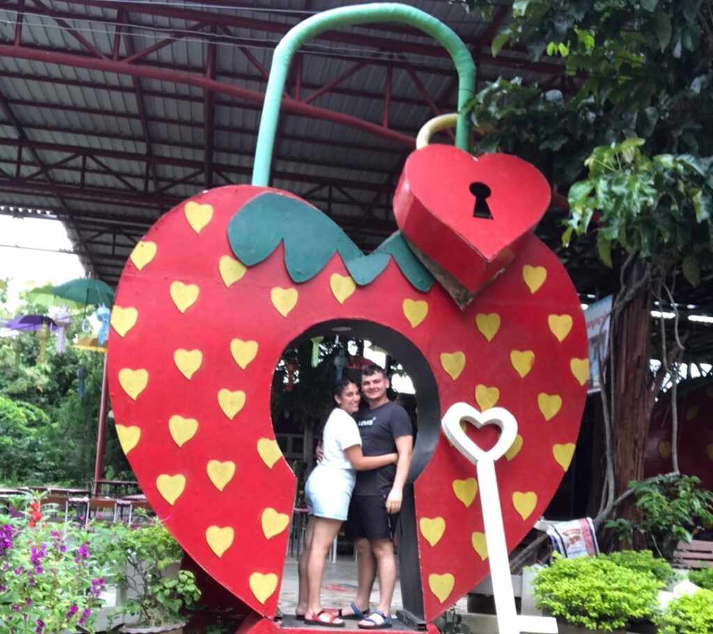 straberry cafe pai couple 3