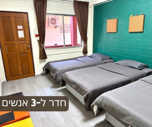 red brick room for 3