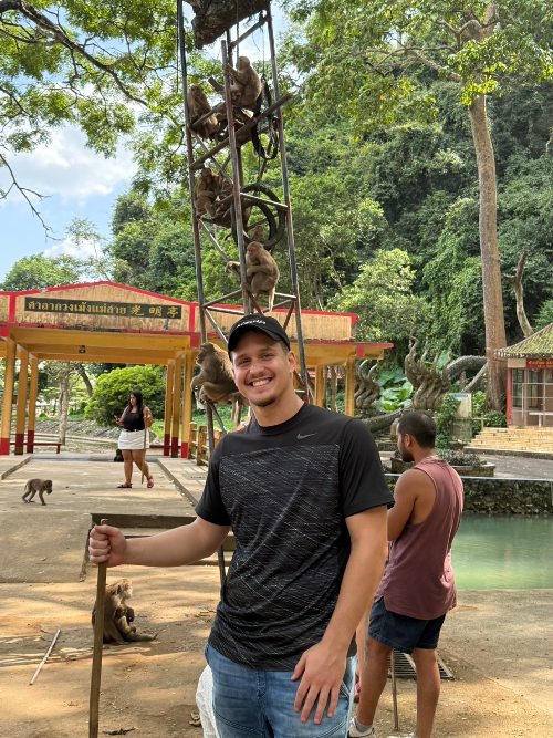 wat tham pla monkies3