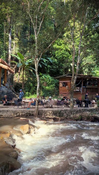 Ban Tarnchevee Homestay (1)