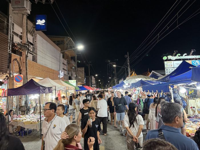 chiang mai sunday night market 1