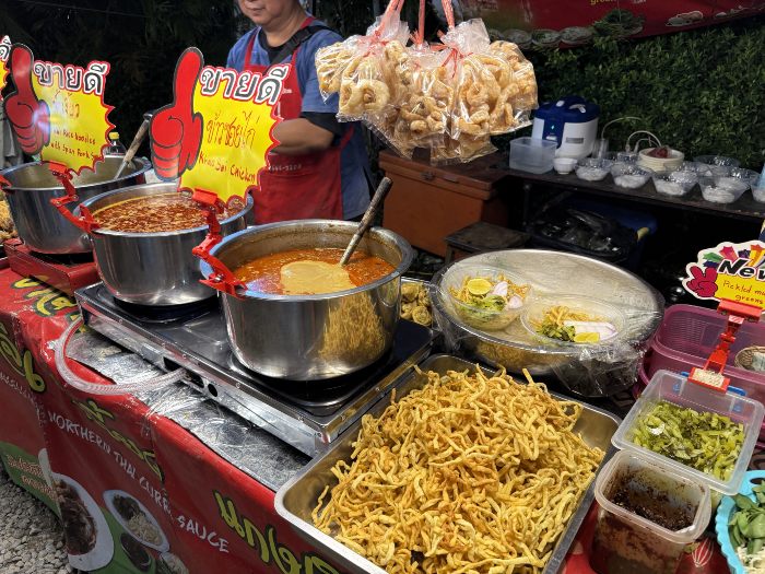 khao soi sunday market